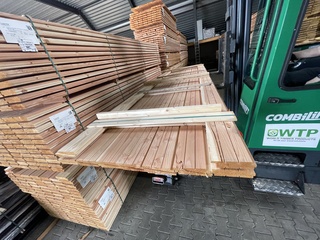 Ca. 18x Douglas Zweeds Rabat, 26x165mm, lengte 400cm